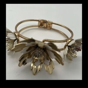 Betsy Johnson Summer flowers white pink gold leaves bracelet